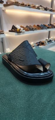 Picture of حذاء شرقي جلدنعام ملبس مريح ومانع الانزلاق